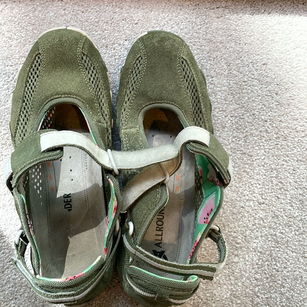 Allrounder tennis shoes size 9 hunter green with adjustable straps